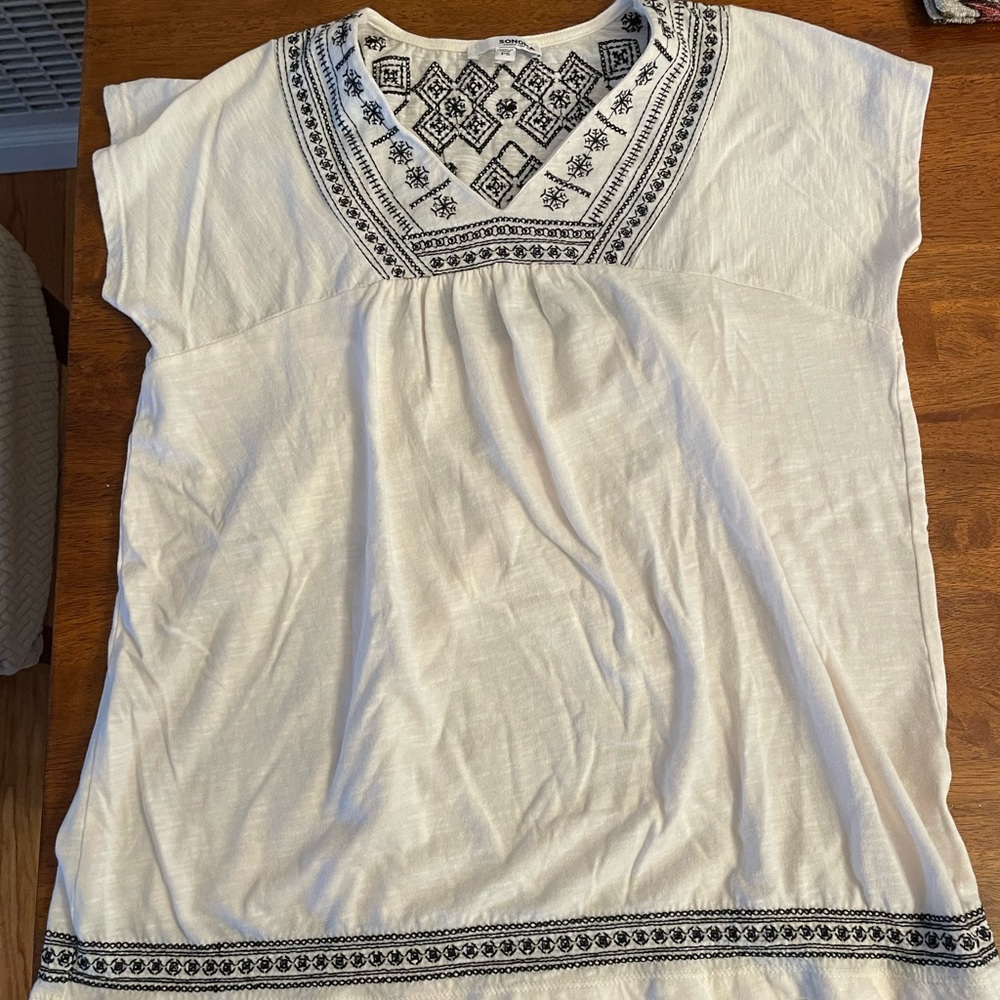 Sonoma White Short Sleeve Embroidered V-Neck Top